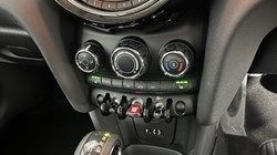 2017 (17) MINI HATCHBACK 1.2 One 3dr Auto 5601579