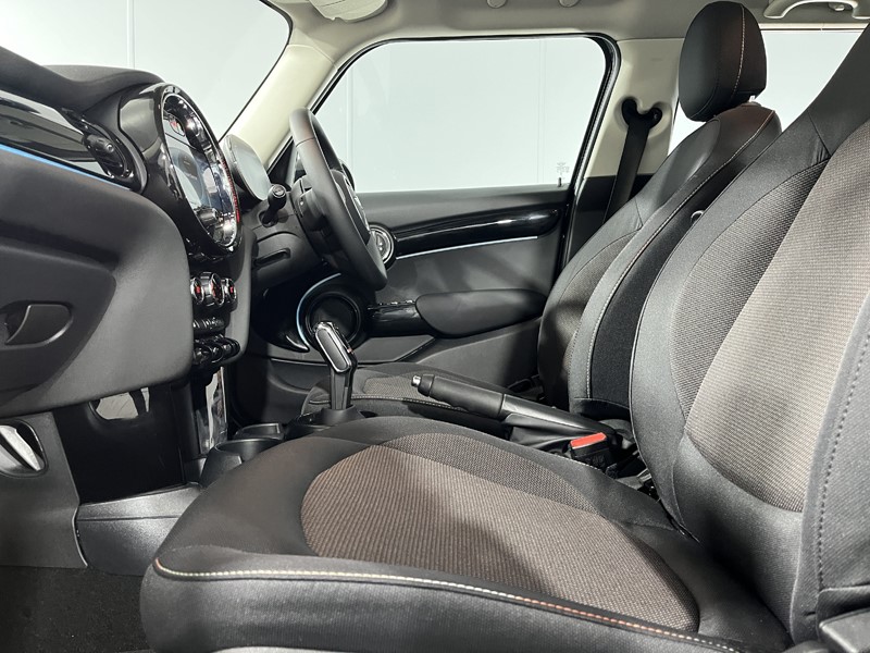 2023 (23) MINI HATCHBACK 1.5 Cooper Classic Premium 5dr Auto 5605852