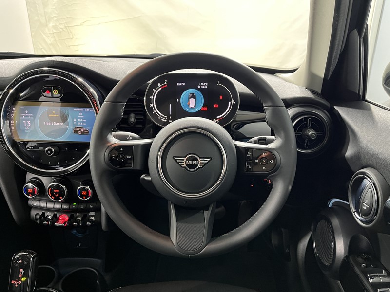 2023 (23) MINI HATCHBACK 1.5 Cooper Classic Premium 5dr Auto 5605823