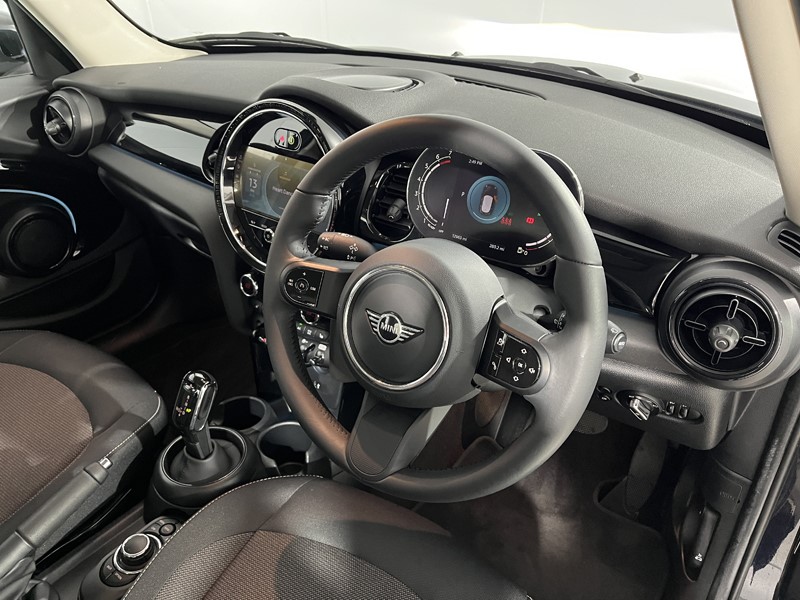 2023 (23) MINI HATCHBACK 1.5 Cooper Classic Premium 5dr Auto 5605824