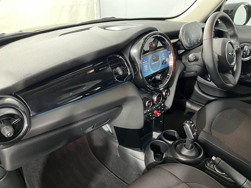 2023 (23) MINI HATCHBACK 1.5 Cooper Classic Premium 5dr Auto 5605825