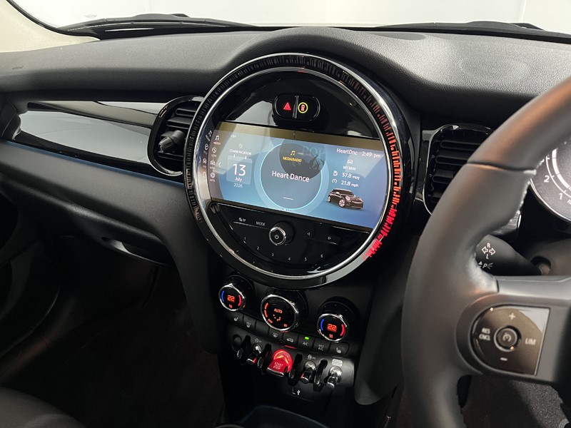 2023 (23) MINI HATCHBACK 1.5 Cooper Classic Premium 5dr Auto 5605826
