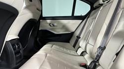 2020 (20) BMW 3 SERIES 330e M Sport 4dr Auto 5631245