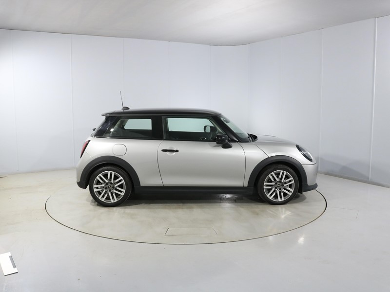 2025 (75) MINI COOPER 1.5 C Classic 3dr Auto 5631491