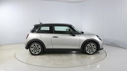 2025 (75) MINI COOPER 1.5 C Classic 3dr Auto 5631491