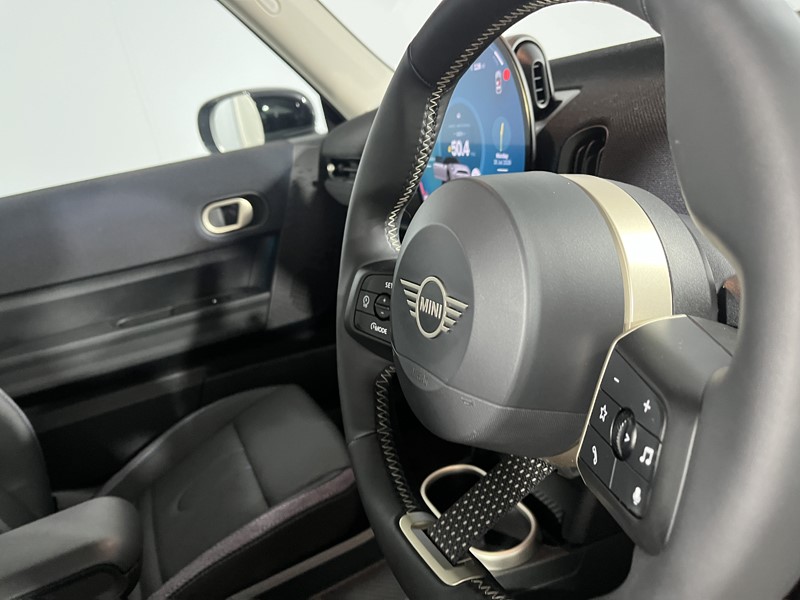 2025 (75) MINI COOPER 1.5 C Classic 3dr Auto 5631508