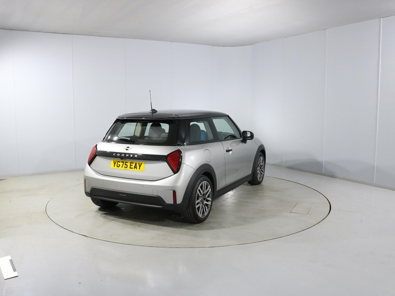 2025 (75) MINI COOPER 1.5 C Classic 3dr Auto 5631524