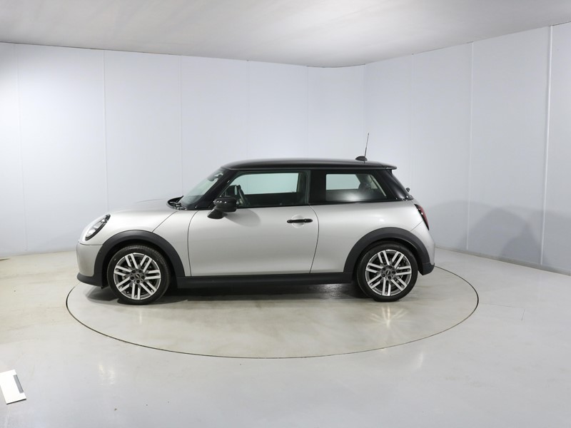 2025 (75) MINI COOPER 1.5 C Classic 3dr Auto 5631525