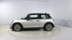 2025 (75) MINI COOPER 1.5 C Classic 3dr Auto 5631525
