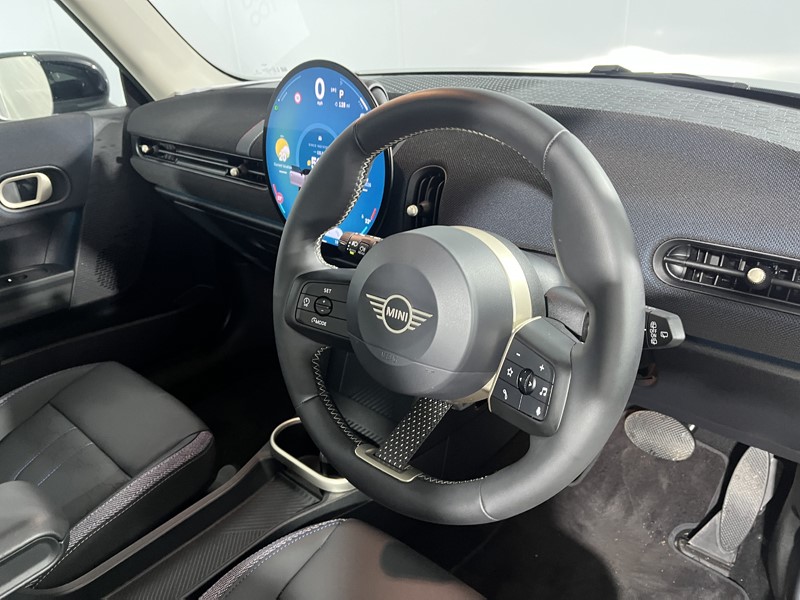 2025 (75) MINI COOPER 1.5 C Classic 3dr Auto 5631494