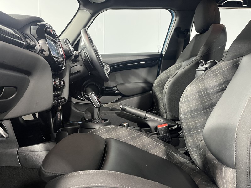 2019 (19) MINI HATCHBACK 2.0 Cooper S Sport II 5dr Auto 5696119