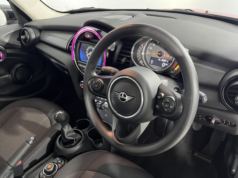 2019 (69) MINI HATCHBACK 1.5 Cooper Classic II 5dr 5666621