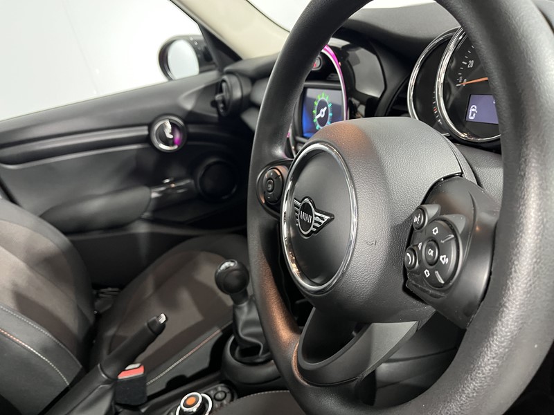 2019 (69) MINI HATCHBACK 1.5 Cooper Classic II 5dr 5666637