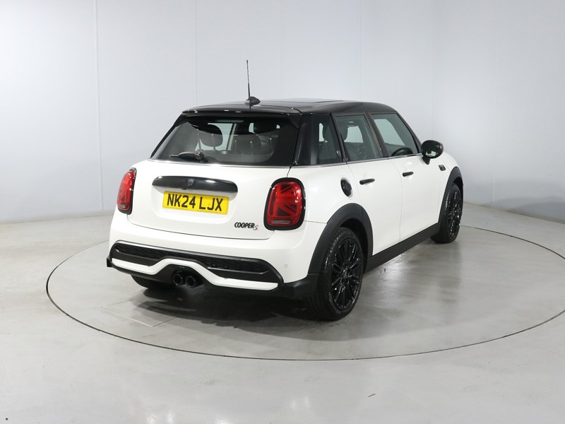 2024 (24) MINI HATCHBACK 2.0 Cooper S Exclusive Premium Plus 5dr Auto 5701558
