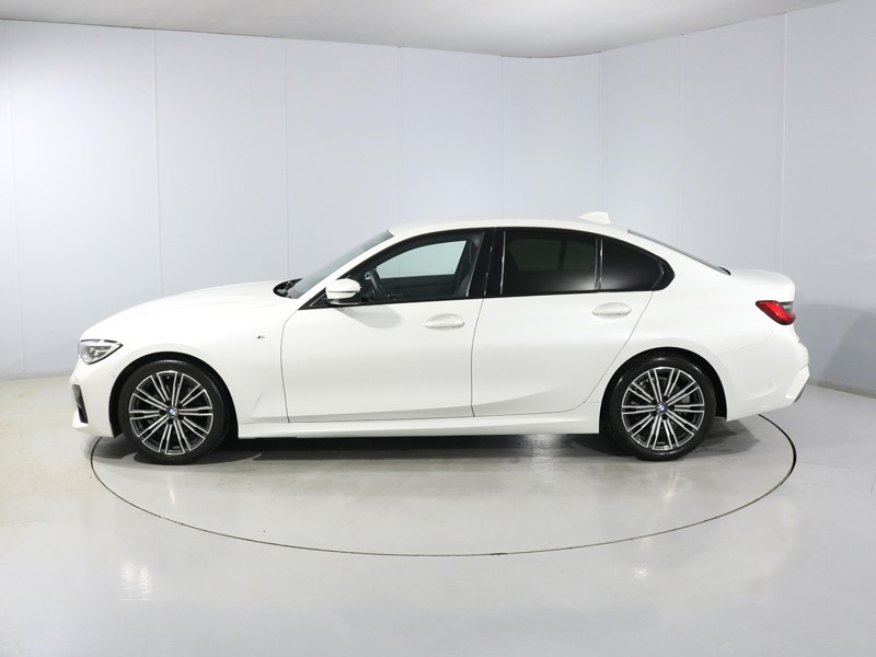 2021 (21) BMW 3 SERIES 320d MHT M Sport 4dr Step Auto 5710159