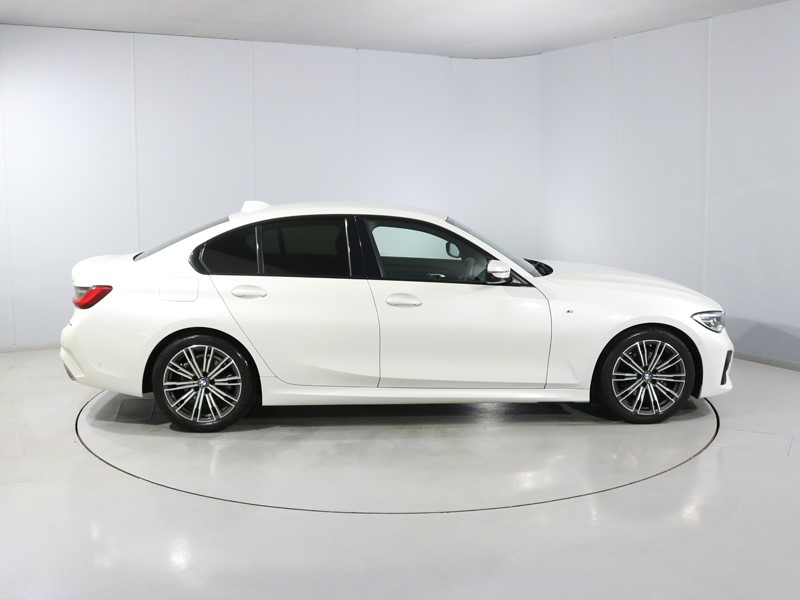 2021 (21) BMW 3 SERIES 320d MHT M Sport 4dr Step Auto 5710113