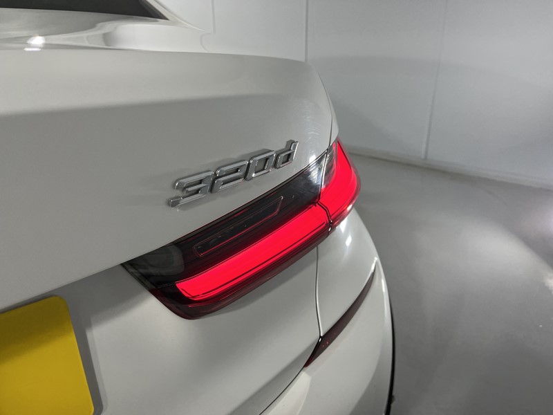 2021 (21) BMW 3 SERIES 320d MHT M Sport 4dr Step Auto 5710155