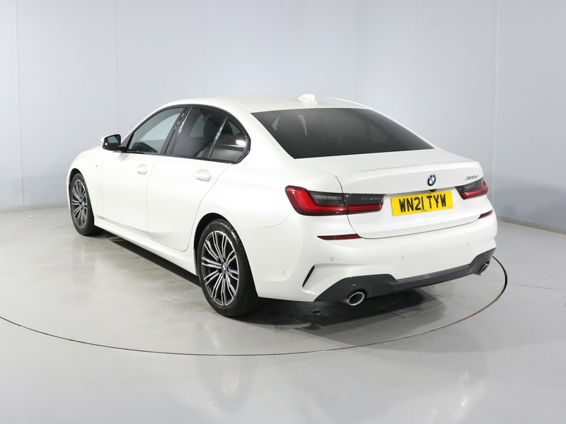 2021 (21) BMW 3 SERIES 320d MHT M Sport 4dr Step Auto 5710112