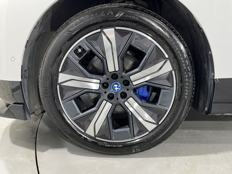 2024 (24) BMW iX 240kW xDrive40 M Sport 76.6kWh 5dr Auto 5701378