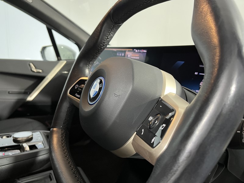 2024 (24) BMW iX 240kW xDrive40 M Sport 76.6kWh 5dr Auto 5701387