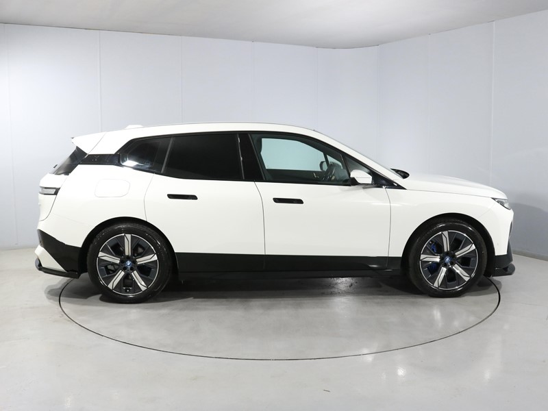 2024 (24) BMW iX 240kW xDrive40 M Sport 76.6kWh 5dr Auto 5701367