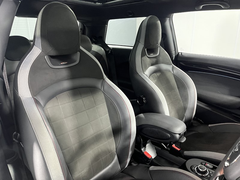 2024 (73) MINI HATCHBACK 2.0 John Cooper Works Premium Plus 3dr Auto 5692838