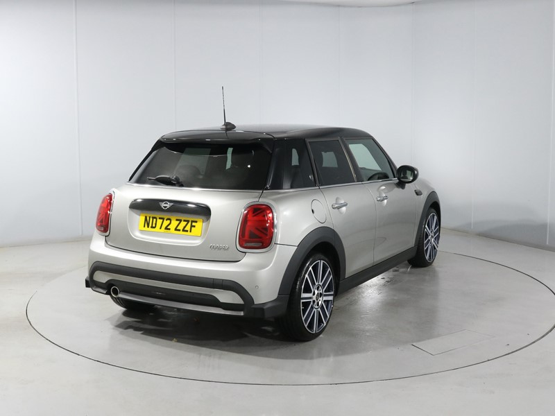 2022 (72) MINI HATCHBACK 1.5 Cooper Exclusive 5dr Auto 5732055