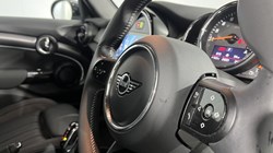 2022 (72) MINI HATCHBACK 1.5 Cooper Exclusive 5dr Auto 5732032