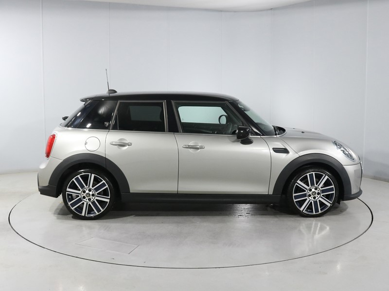 2022 (72) MINI HATCHBACK 1.5 Cooper Exclusive 5dr Auto 5732014