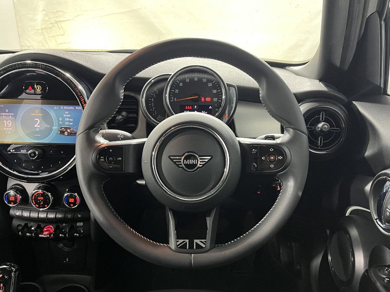 2022 (72) MINI HATCHBACK 1.5 Cooper Exclusive 5dr Auto 5732016