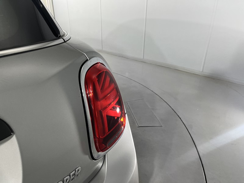 2022 (72) MINI HATCHBACK 1.5 Cooper Exclusive 5dr Auto 5732053