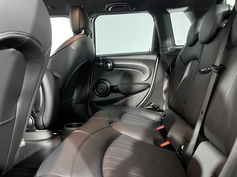2022 (72) MINI HATCHBACK 1.5 Cooper Exclusive 5dr Auto 5732047