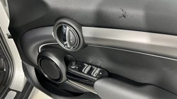 2022 (72) MINI HATCHBACK 1.5 Cooper Exclusive 5dr Auto 5732030