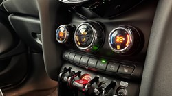 2022 (72) MINI HATCHBACK 1.5 Cooper Exclusive 5dr Auto 5732041