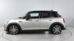 2022 (72) MINI HATCHBACK 1.5 Cooper Exclusive 5dr Auto 5732056