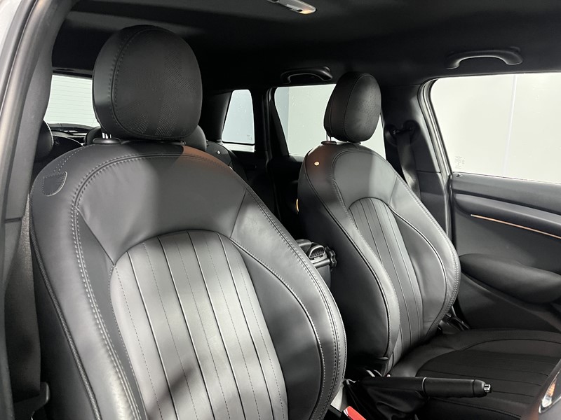2022 (72) MINI HATCHBACK 1.5 Cooper Exclusive 5dr Auto 5732022