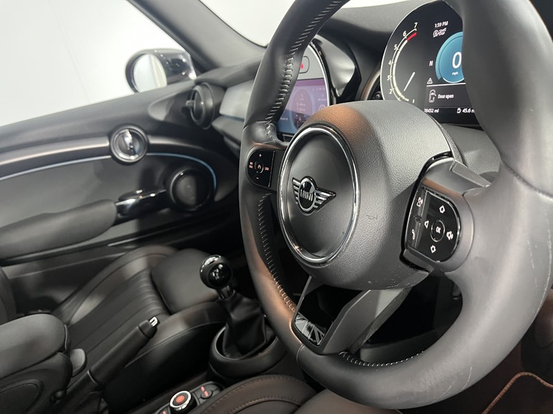 2021 (21) MINI HATCHBACK 1.5 Cooper Exclusive 3dr 5704718