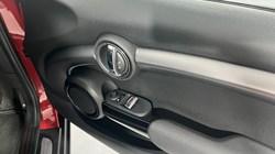 2021 (21) MINI HATCHBACK 1.5 Cooper Exclusive 3dr 5704716