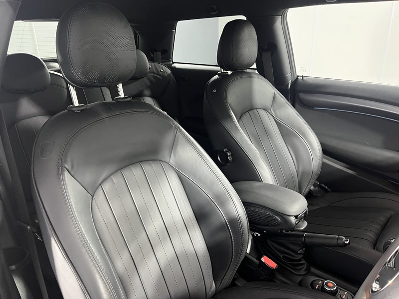 2021 (21) MINI HATCHBACK 1.5 Cooper Exclusive 3dr 5704708