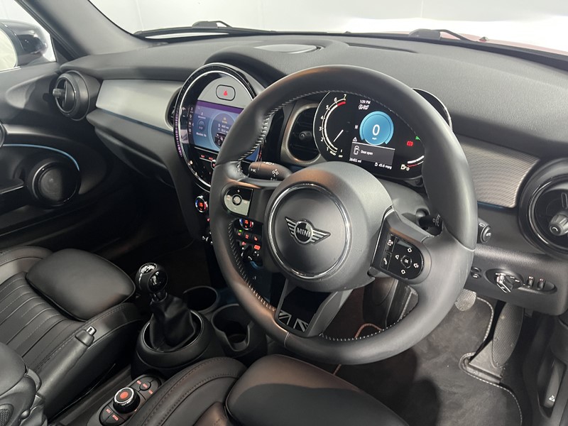 2021 (21) MINI HATCHBACK 1.5 Cooper Exclusive 3dr 5704703