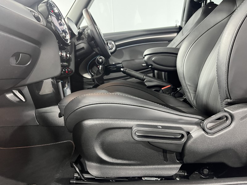 2021 (21) MINI HATCHBACK 1.5 Cooper Exclusive 3dr 5704730