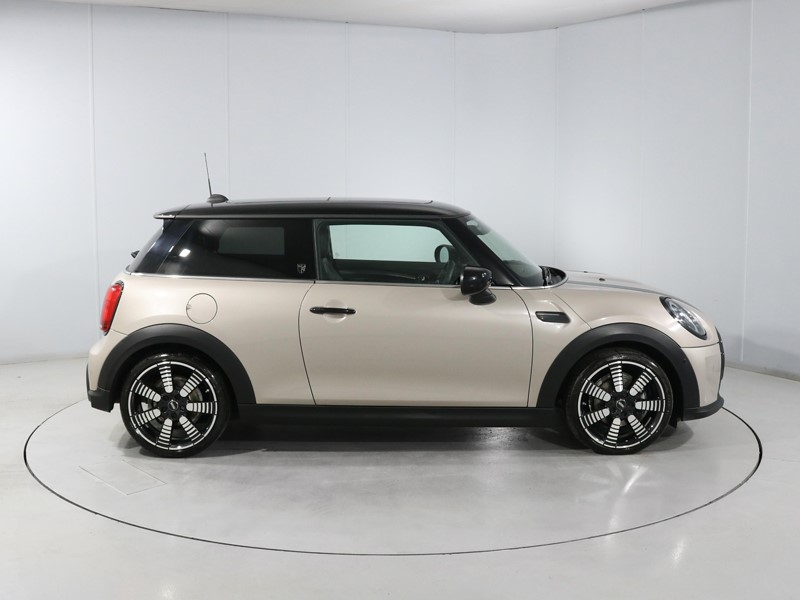 2023 (72) MINI HATCHBACK 1.5 Cooper Exclusive 3dr Auto 5722581