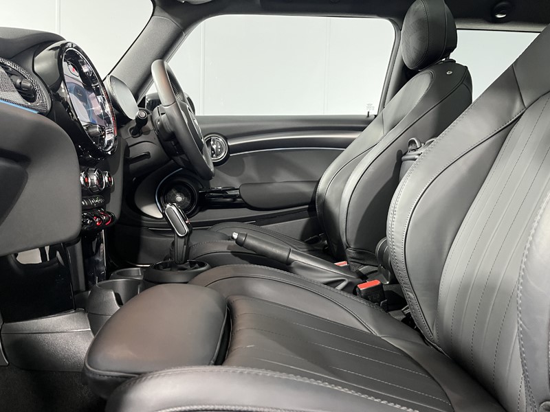 2023 (72) MINI HATCHBACK 1.5 Cooper Exclusive 3dr Auto 5722616