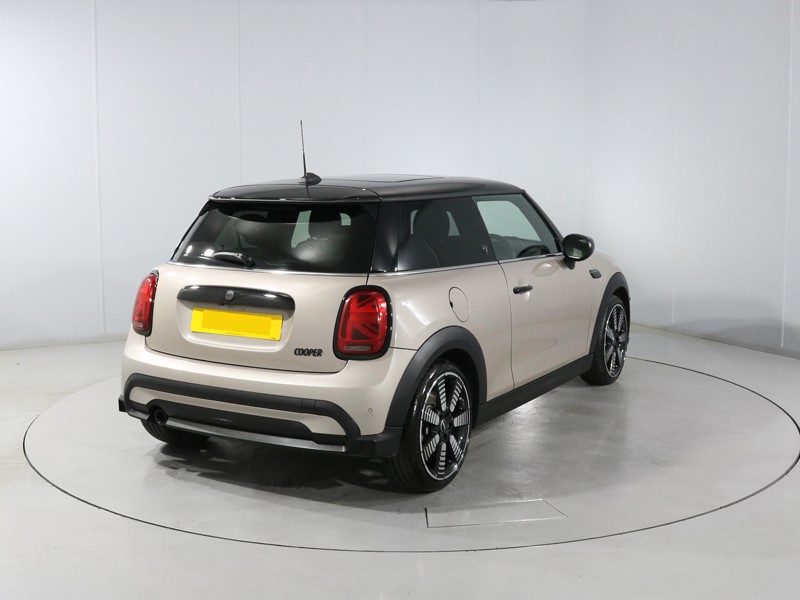 2023 (72) MINI HATCHBACK 1.5 Cooper Exclusive 3dr Auto 5722624