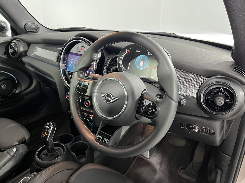 2023 (72) MINI HATCHBACK 1.5 Cooper Exclusive 3dr Auto 5722584