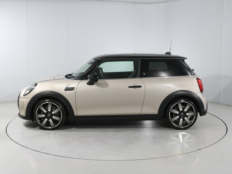 2023 (72) MINI HATCHBACK 1.5 Cooper Exclusive 3dr Auto 5722625