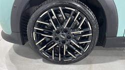 2024 (24) MINI COOPER 1.5 C Exclusive 3dr Auto 5719065