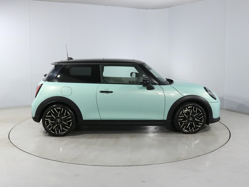 2024 (24) MINI COOPER 1.5 C Exclusive 3dr Auto 5719054