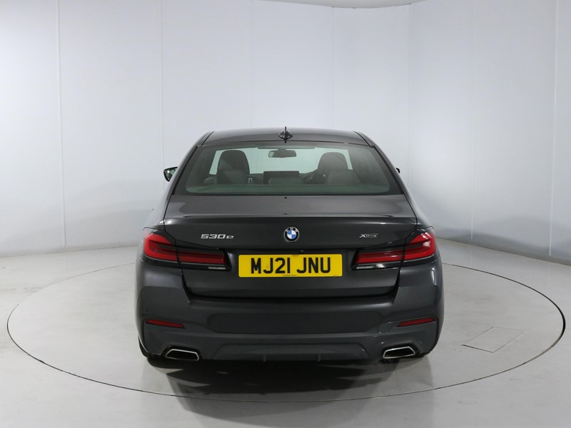 2021 (21) BMW 5 SERIES 530e xDrive M Sport 4dr Auto 5722388