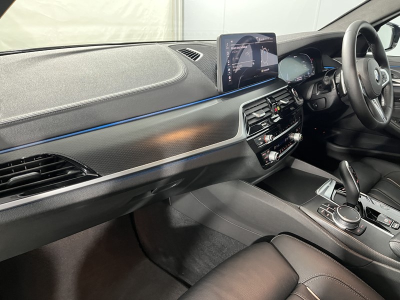 2021 (21) BMW 5 SERIES 530e xDrive M Sport 4dr Auto 5722380
